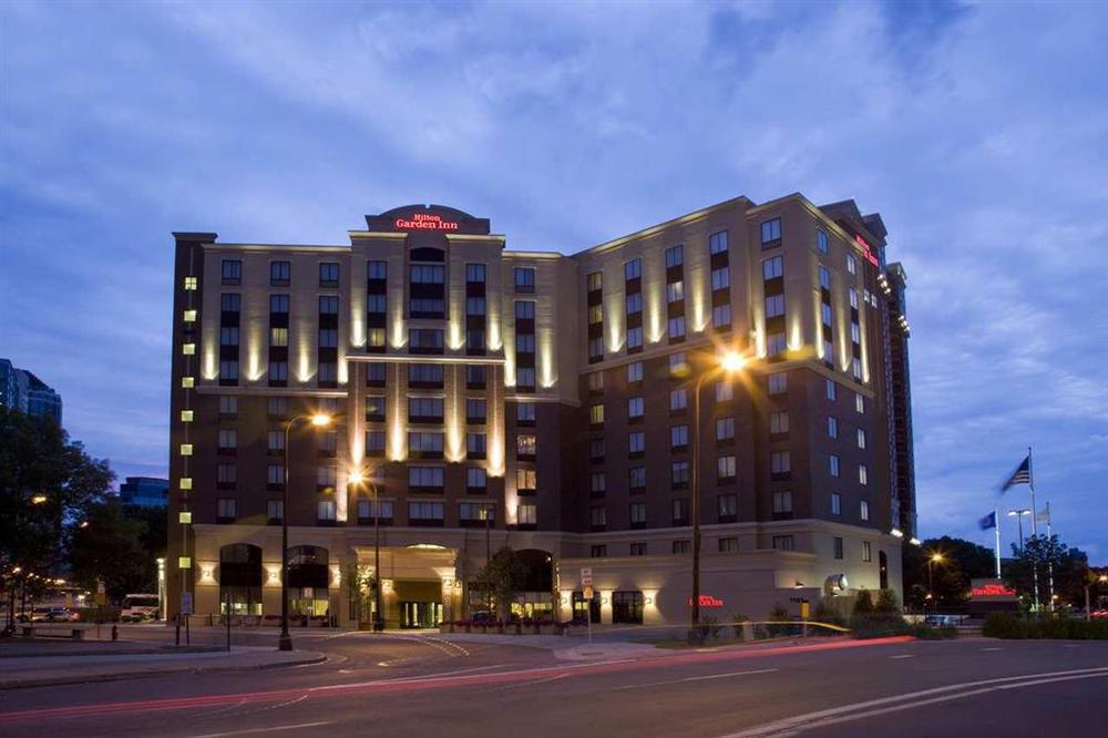 Hilton Garden Inn Minneapolis Downtown Exterior photo