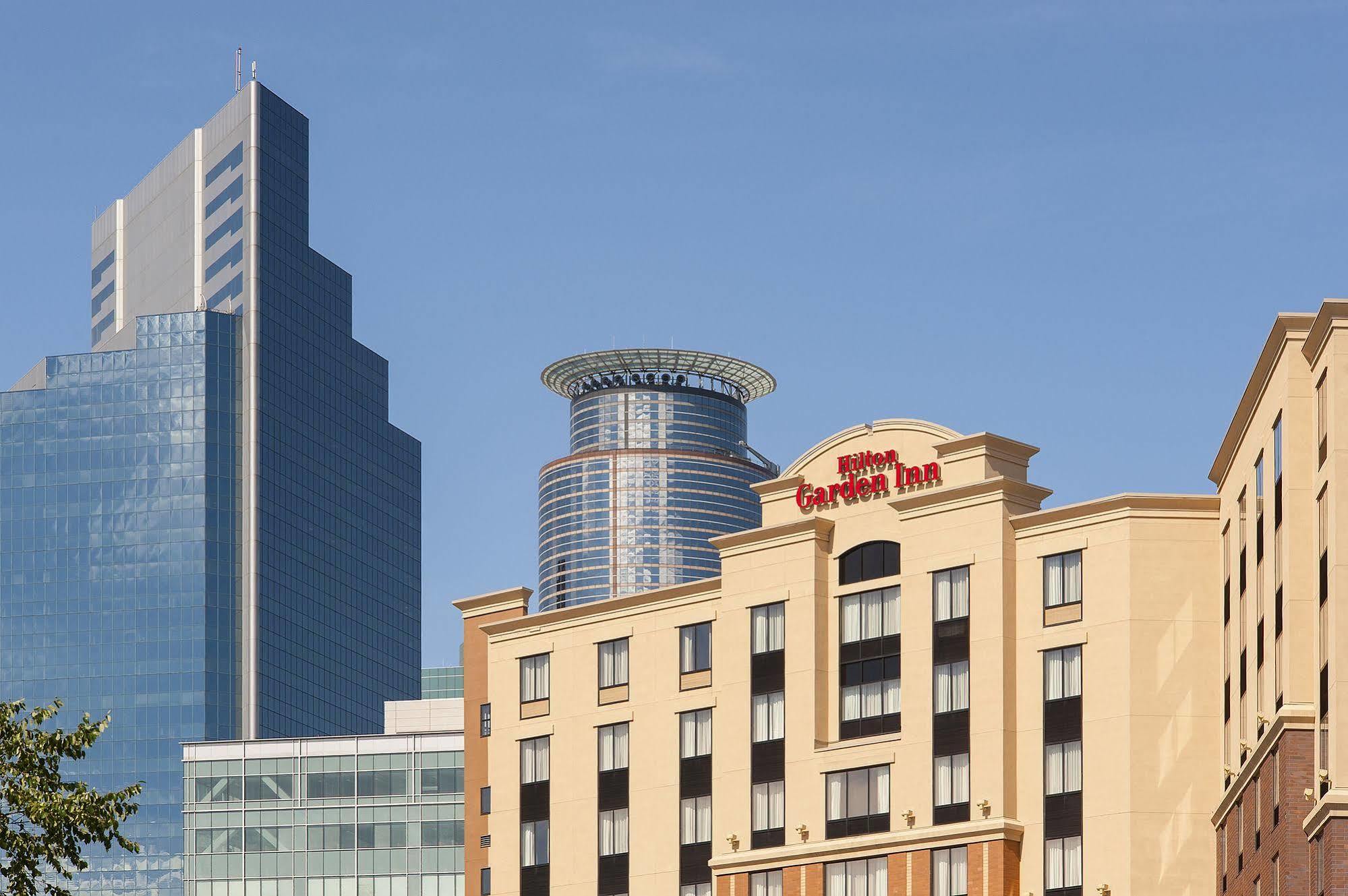 Hilton Garden Inn Minneapolis Downtown Exterior photo