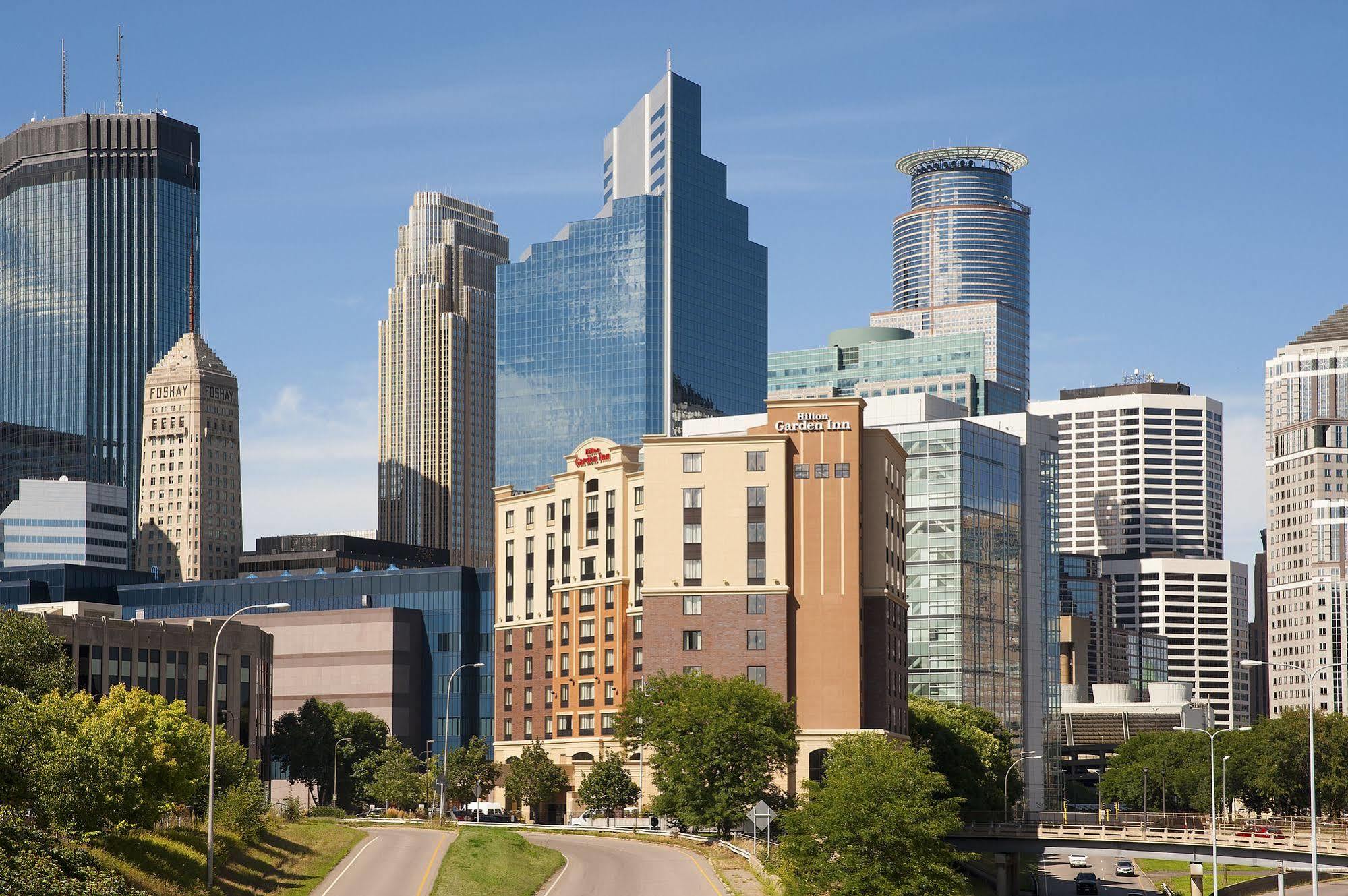 Hilton Garden Inn Minneapolis Downtown Exterior photo