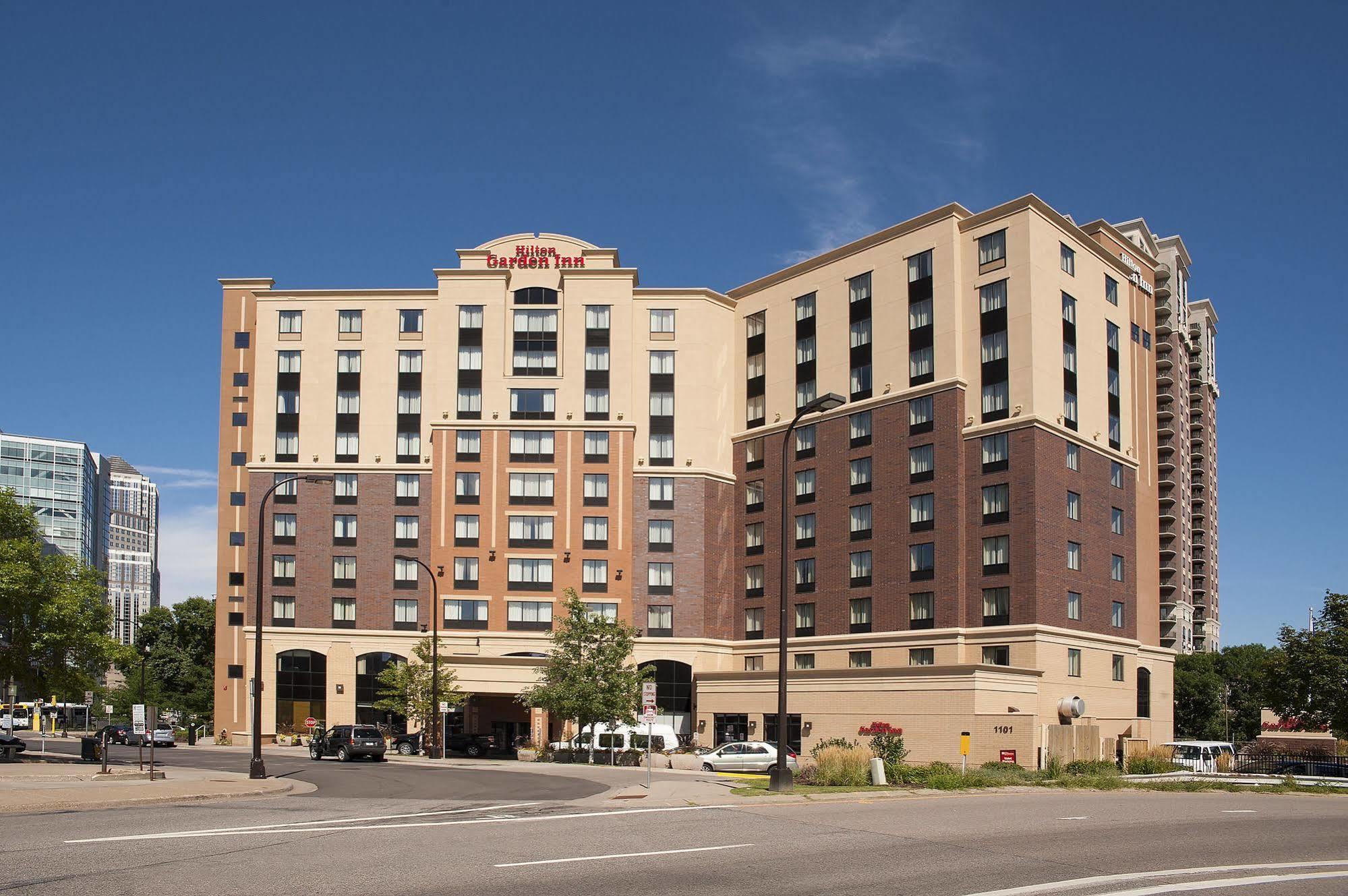 Hilton Garden Inn Minneapolis Downtown Exterior photo